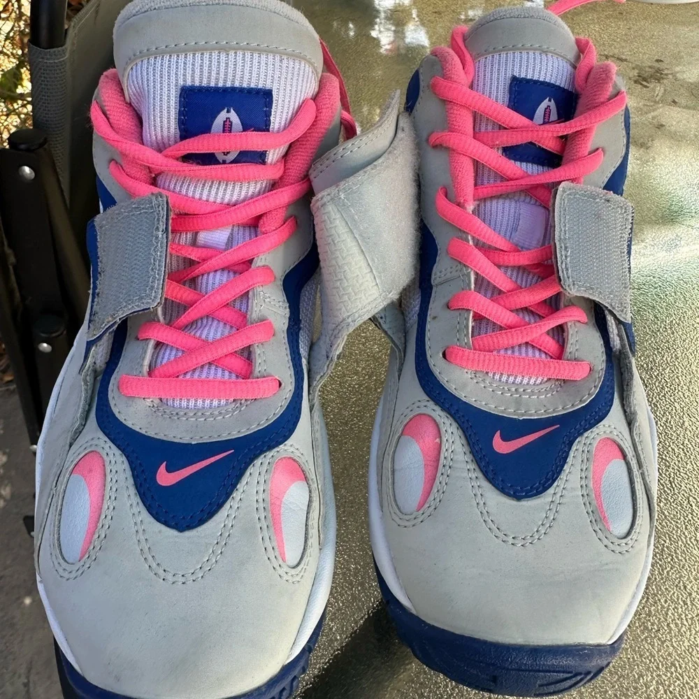 Nike Air‎ Speed Turf GS Kids Sneakers - Gray, Pink, and Blue Size 5.5